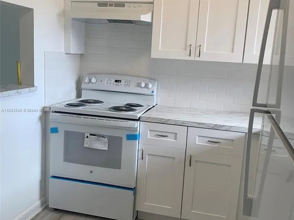 8861 Sunrise Lakes Blvd APT 307, Fort Lauderdale, FL 33322