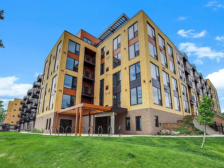 76-web-or-mls-10950-Red-Cir-Dr-76