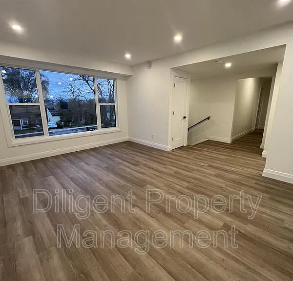 438 Bellevue St #UPPER — Photo 6