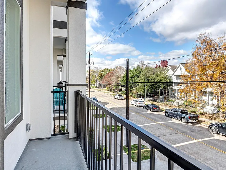1304 W 23rd St — Photo 10