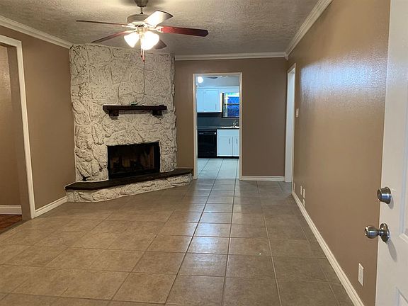 2nd image of 3017 Thornwood Dr