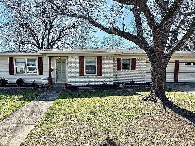 112 Savannah St — Photo 1