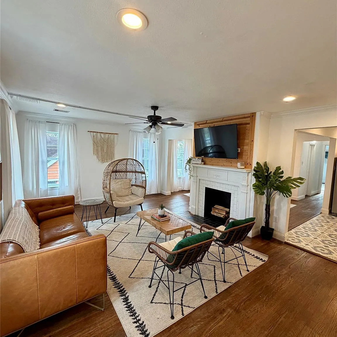 2 bed, 2.0 bath, 2800 sqft, $1,750 — Photo 4