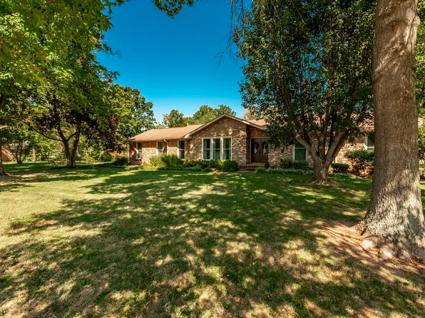 1097 Lakeshore Dr, Gallatin, TN 37066
