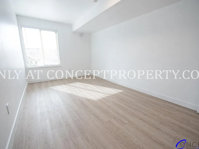 Avenue View Apartments — Photo 60