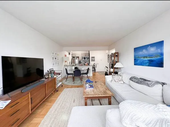 33 Greenwich Avenue image 3 of 7