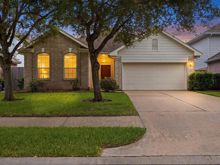 1631 Crescent Shores Ln — Photo 1