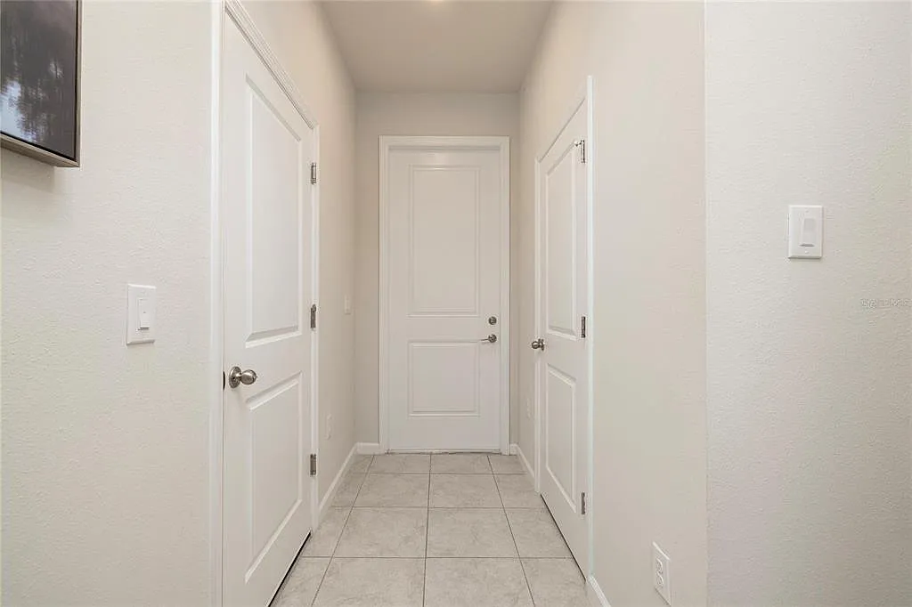 3 bed, 2.5 bath, 1674 sqft, $1,995 — Photo 4