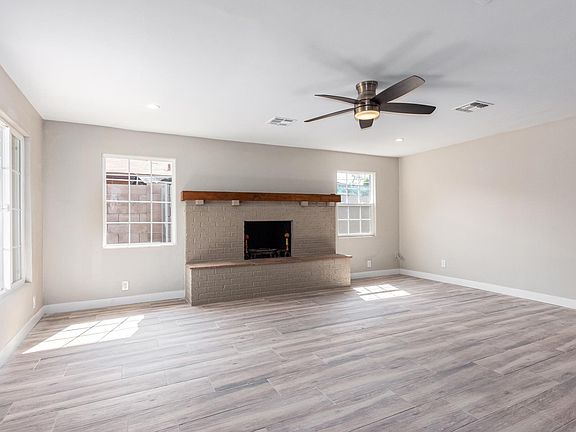 3rd image of 2939 E Avalon Dr