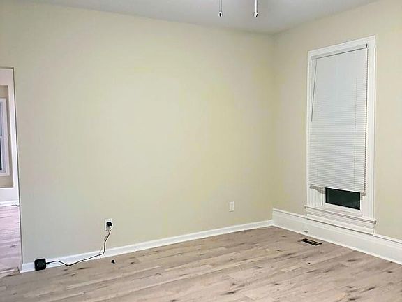 2nd image of 3027 Garfield Ave #2