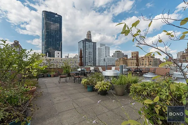 Sold by Bond New York | media 10