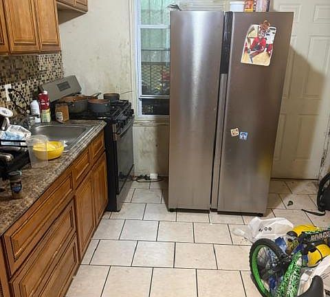 4th image of 831 E Willard St