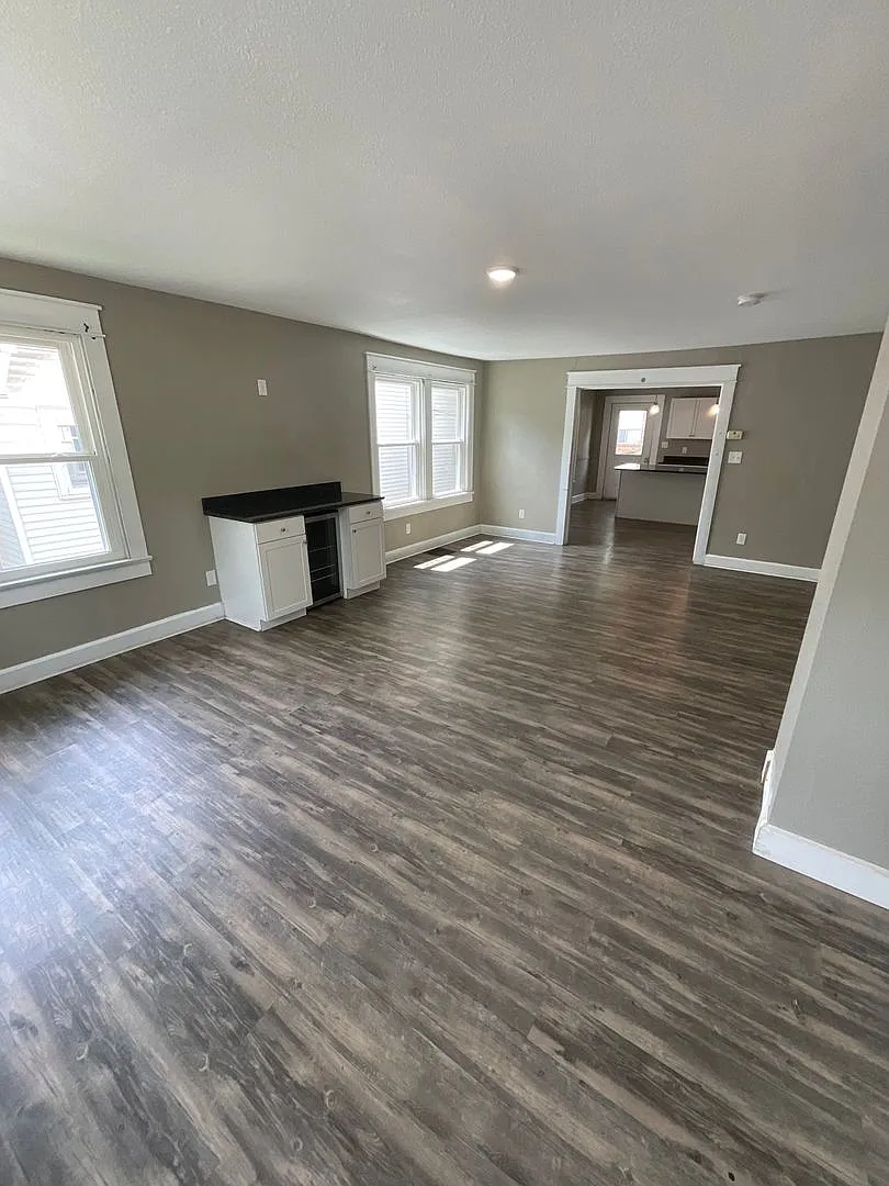 Available August 2028 5 Bed 4 Bath Downtown — Photo 2