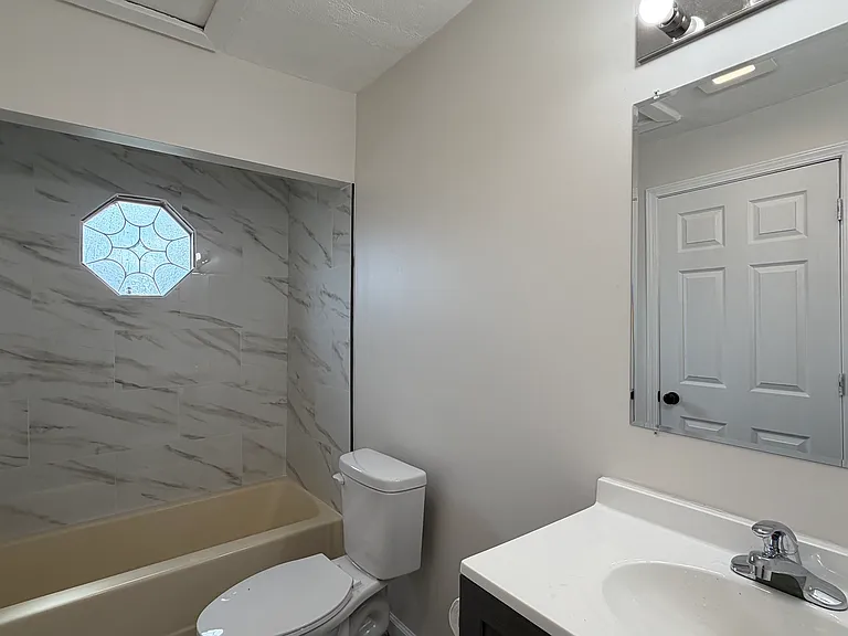 1212 E 39th Pl — Photo 7