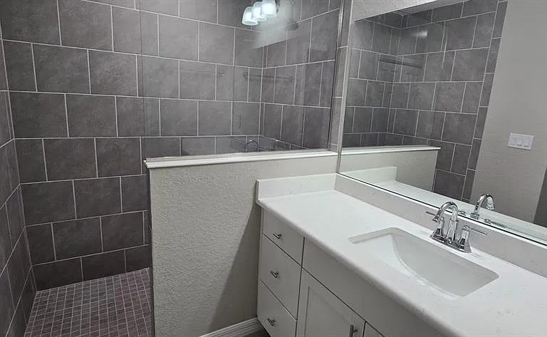 1482 W Manchester Dr — Photo 6