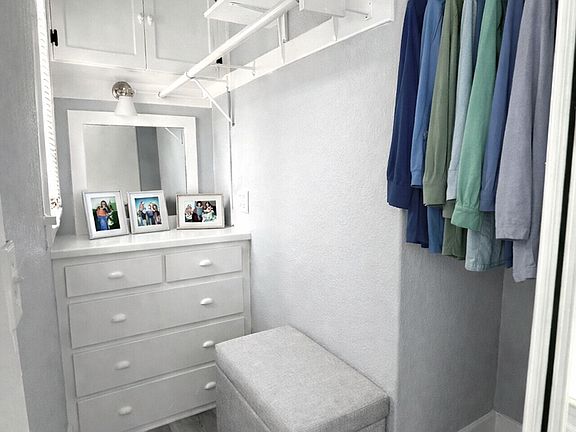 2nd image of 910 Pine Ave #92403