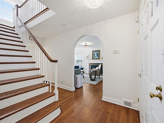 3rd image of 1067 Blackridge Rd