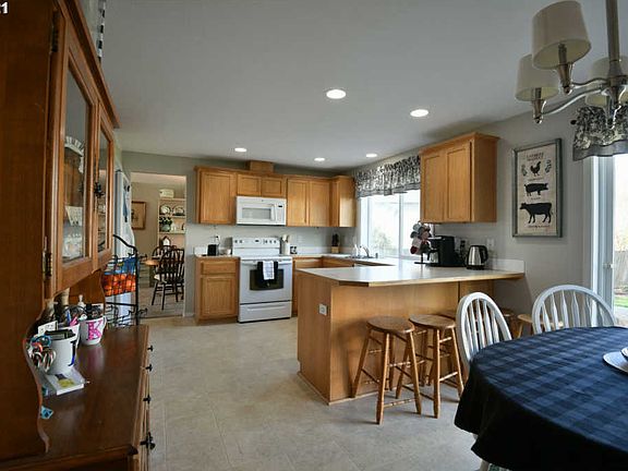 5th image of 476 Windflower Dr