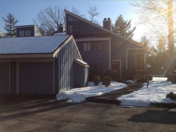 2nd image of 10 Oakridge Dr #10