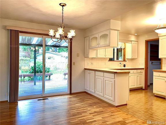 5th image of 1003 Lake Terrace Dr SW