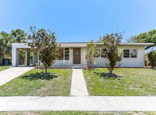 902 Wright Dr, Lake Worth, FL 33461