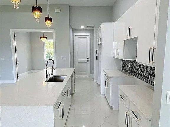 4th image of 100 Colin Ave N