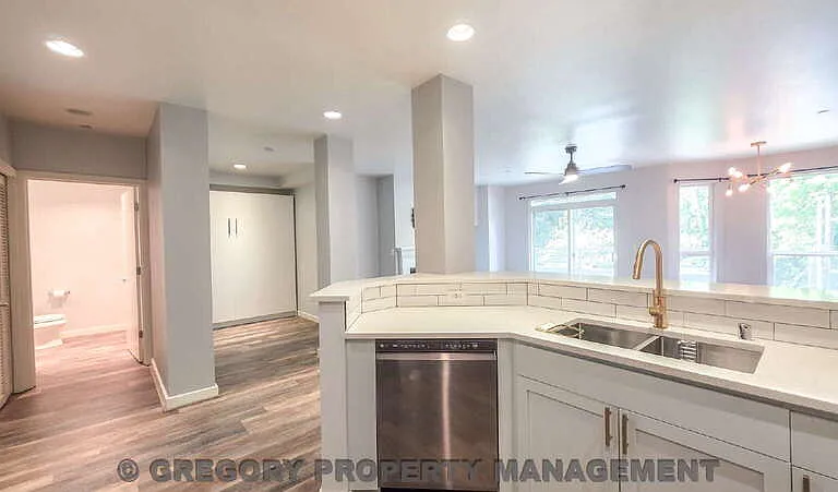 925 110th Ave NE #306 — Photo 7