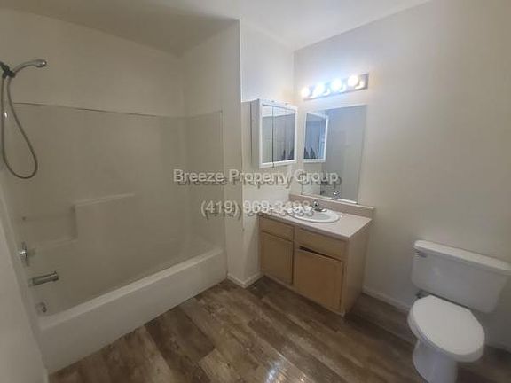 4th image of 523 Nova St