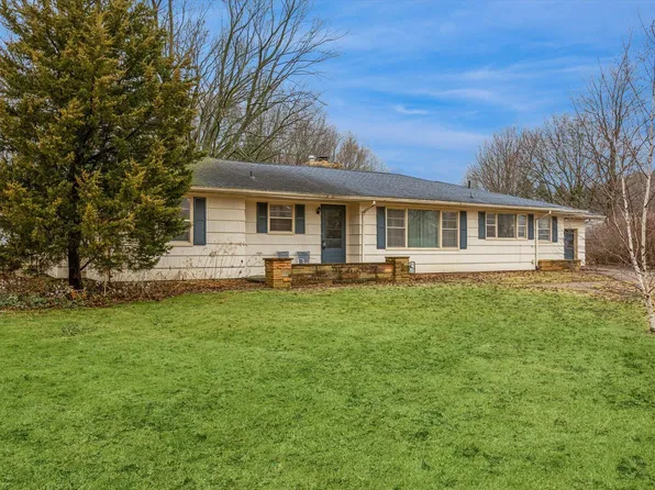 2700 Niles Rd, Saint Joseph, MI 49085