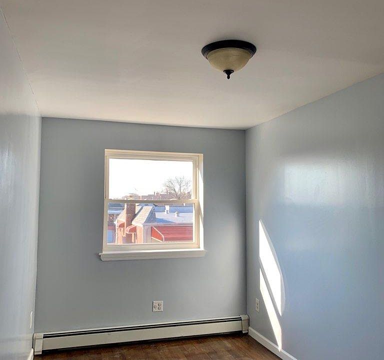 2nd image of 3940 E Tremont Ave