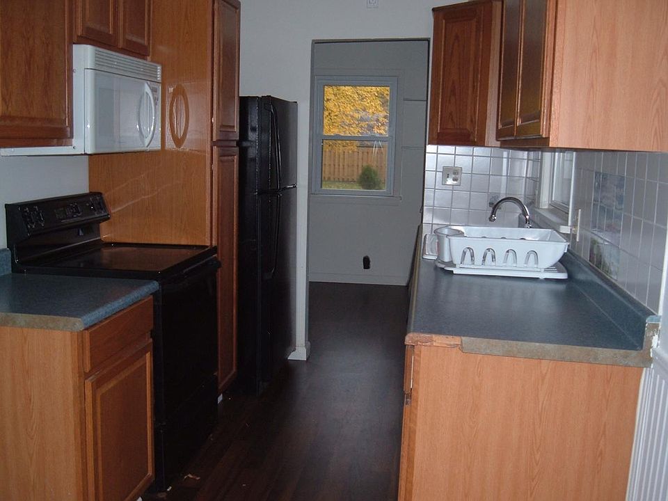 2nd image of 7737 Saxon Dr