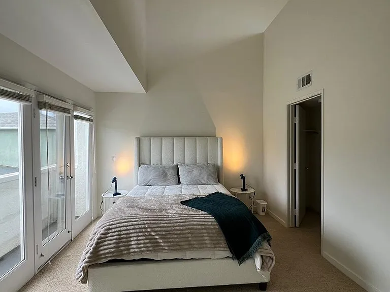 807 21st St #3 — Photo 34