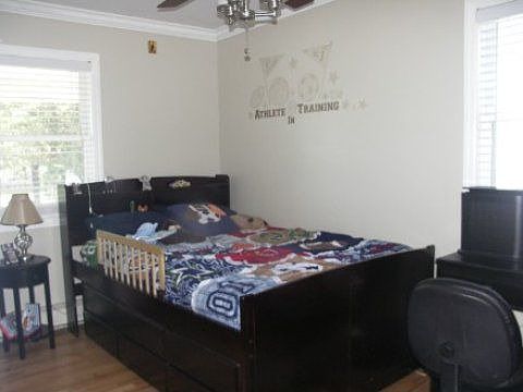 4th image of 8 Calverton Ct