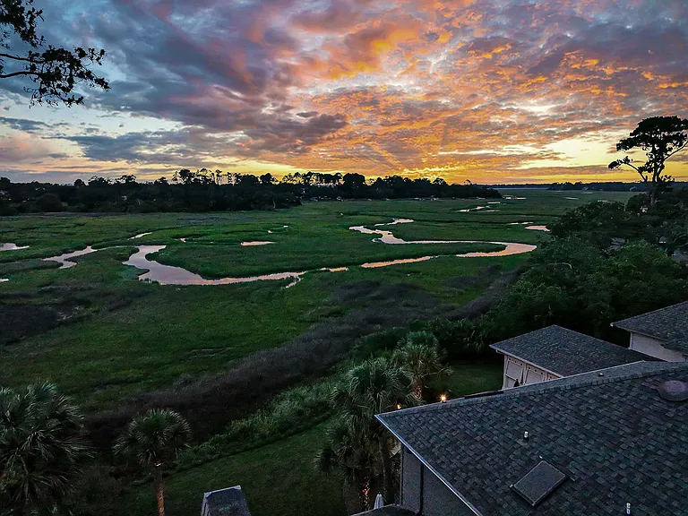 25 Spartina Cres — Photo 2