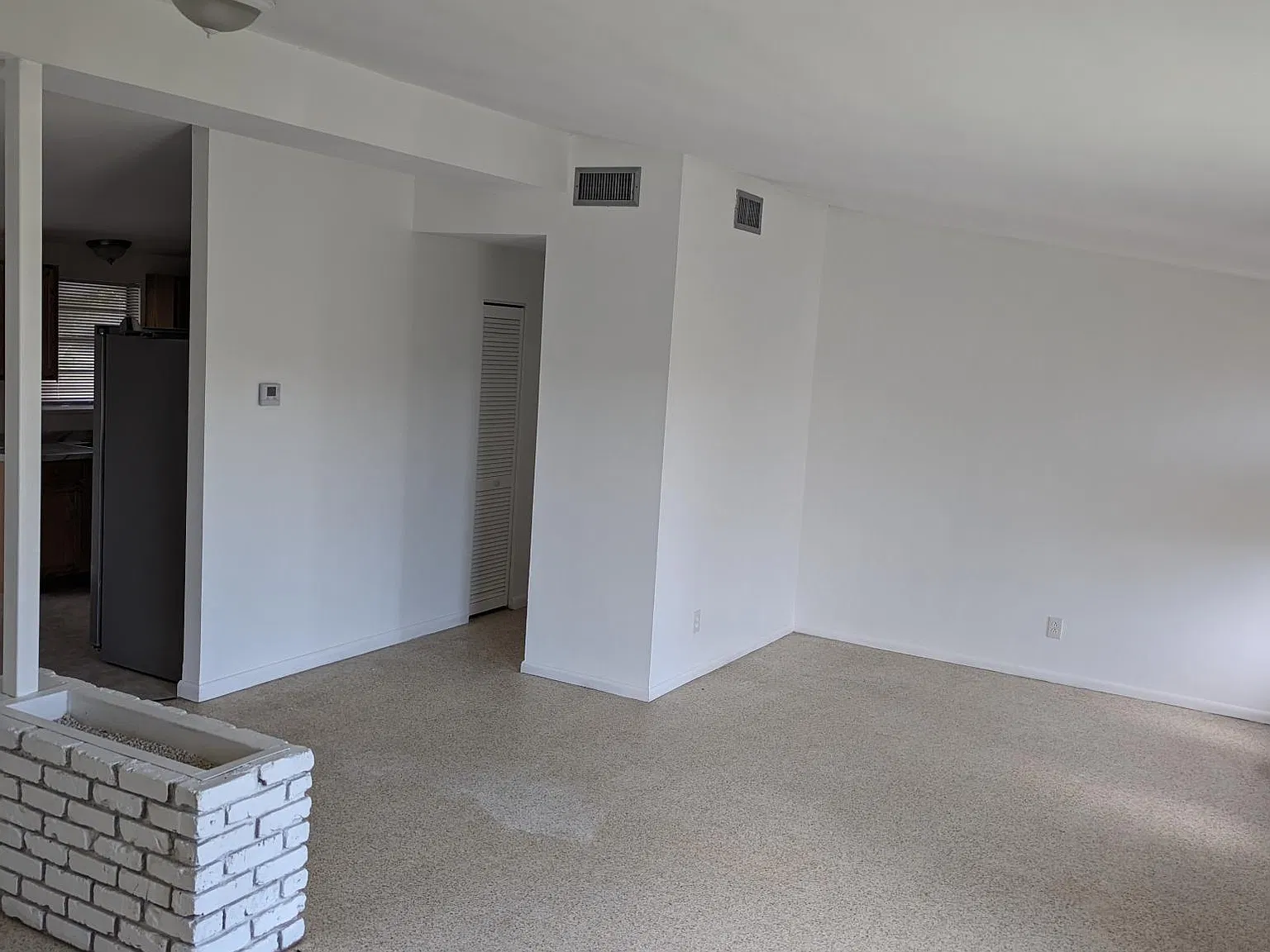 4 bed, 1.5 bath, 1704 sqft, $2,290 — Photo 3