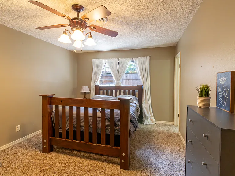 1535 Primrose Dr — Photo 28