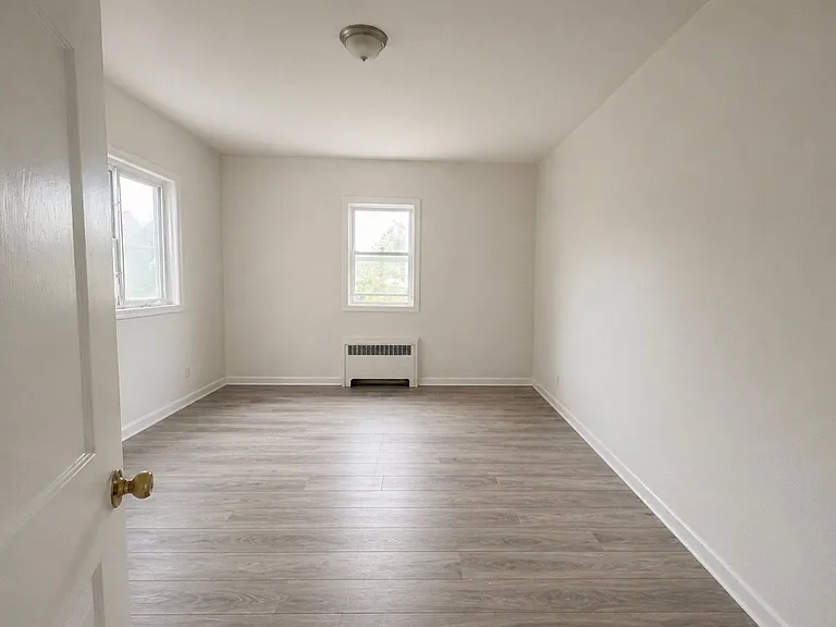 115 W 18th St #1 — Photo 3