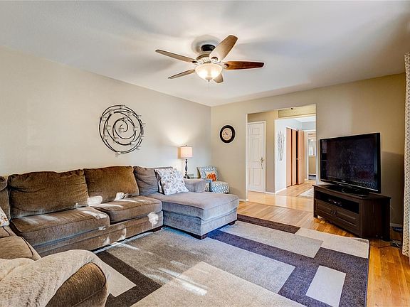 5th image of 2963 New Castle Dr