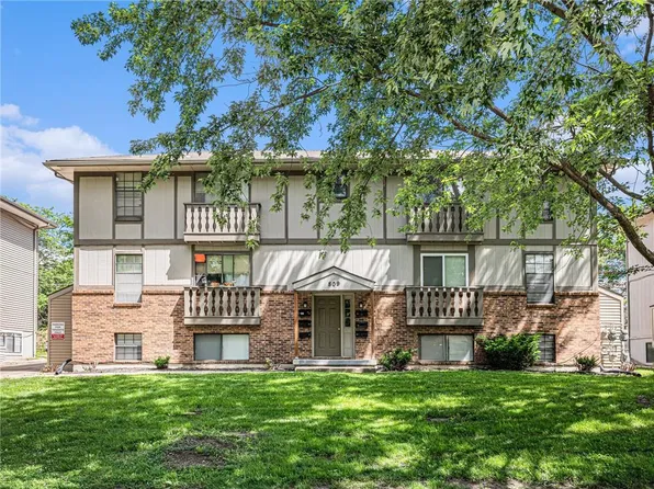 809 NW Mock Ave, Blue Springs, MO 64015