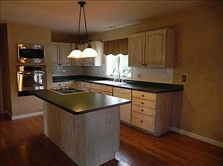 3rd image of 1308 Round Hill Dr