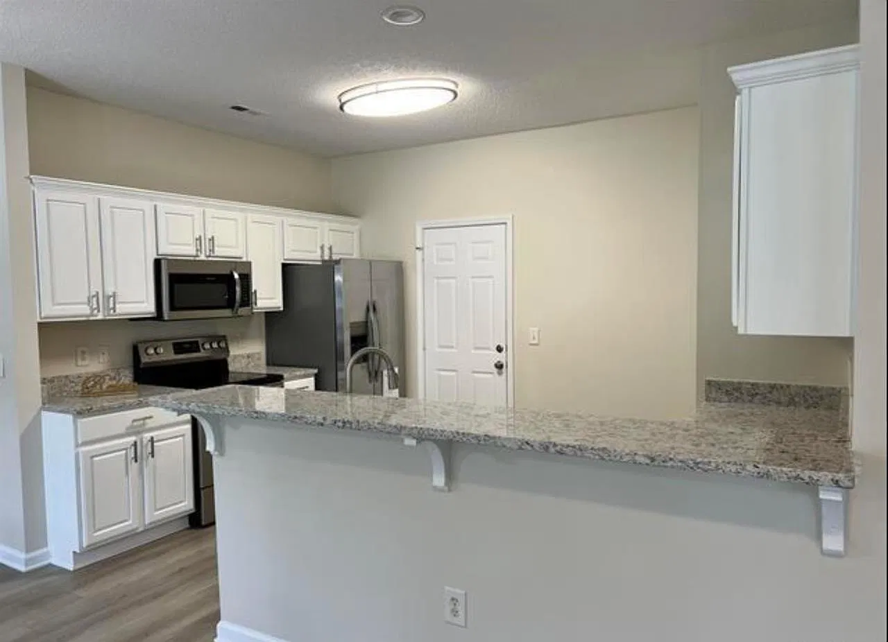 3 bed, 2.5 bath, 1498 sqft, $1,750 — Photo 3