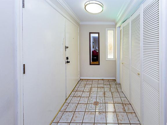 5th image of 605 N Louise St Unit 113