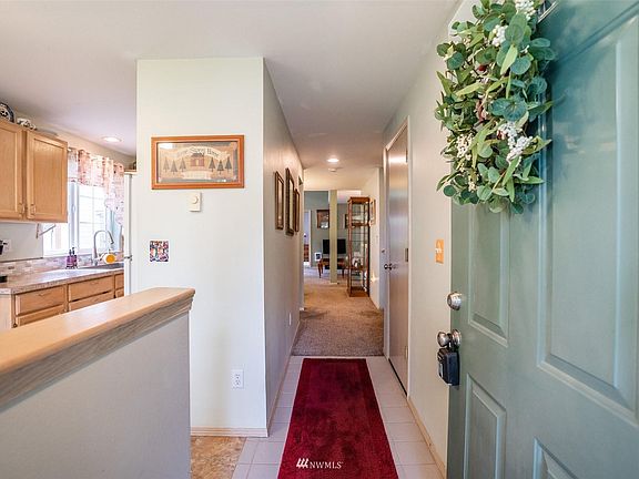 4th image of 5923 Chardonnay Dr SE