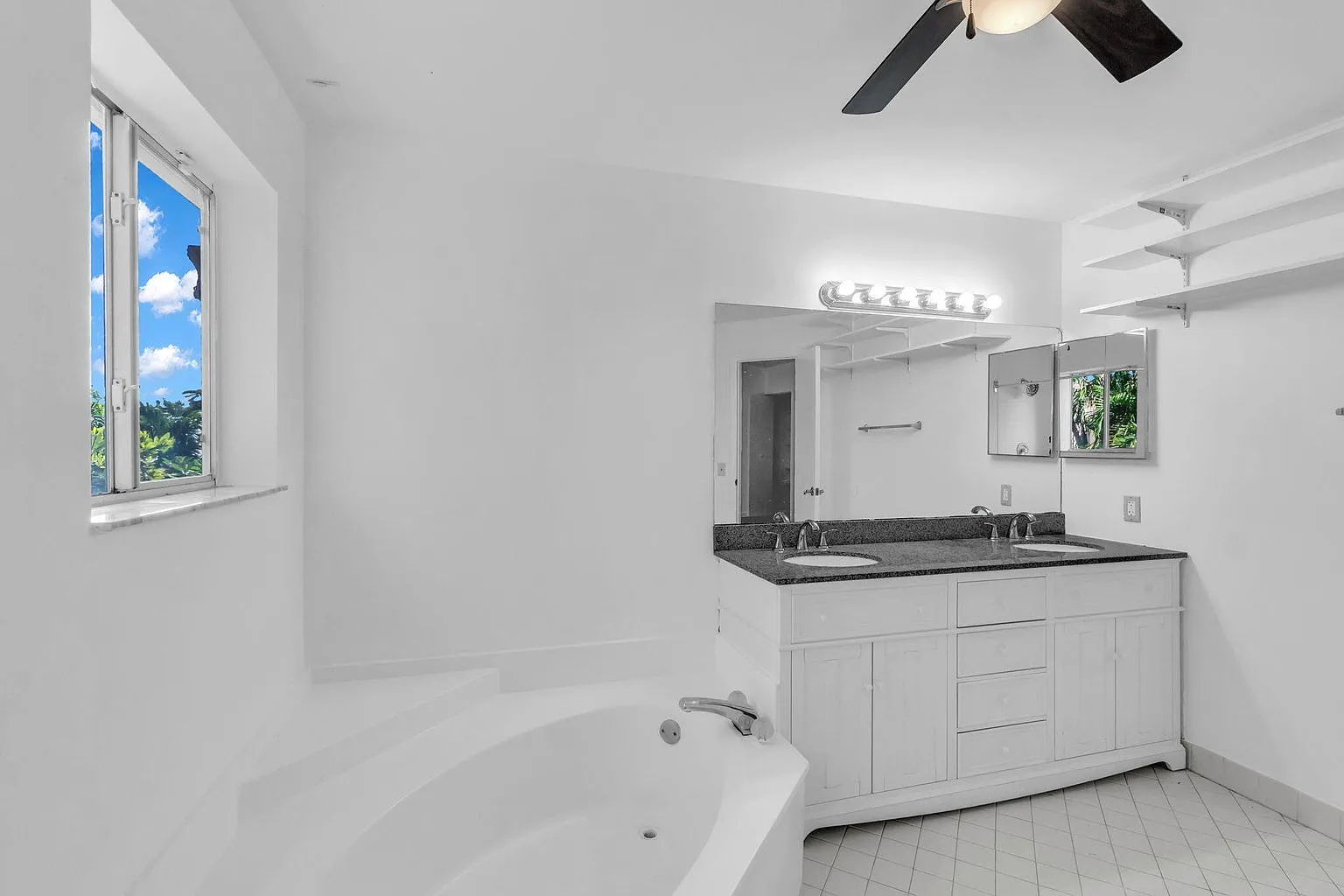3 bed, 1728 sqft, $3,650 — Photo 4