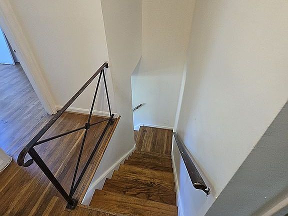 5th image of 5001 Glassmanor Dr