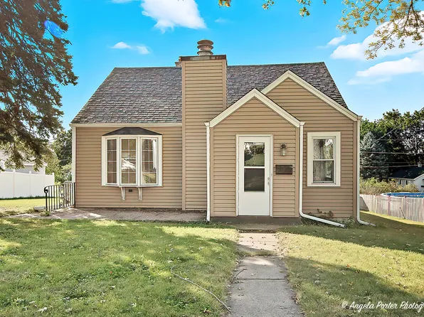 3709 Grand Ave, McHenry, IL 60050