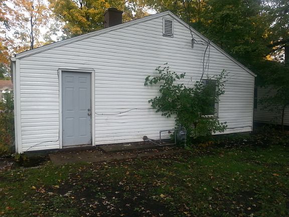 2nd image of 818 W Bryan St