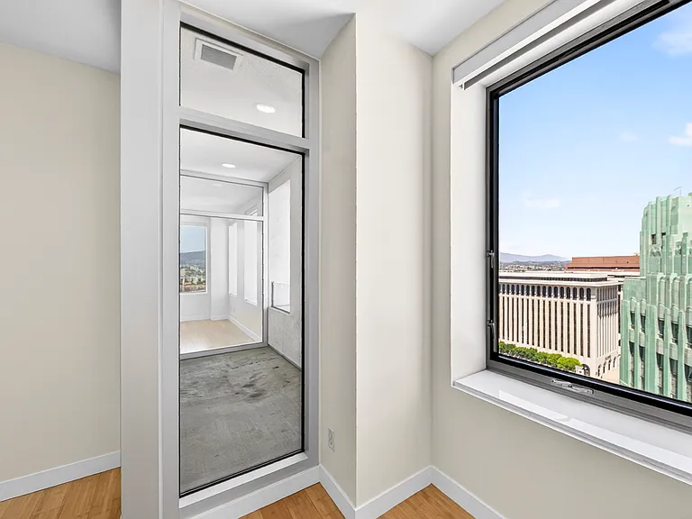 3810 Wilshire Blvd #1405 — Photo 28