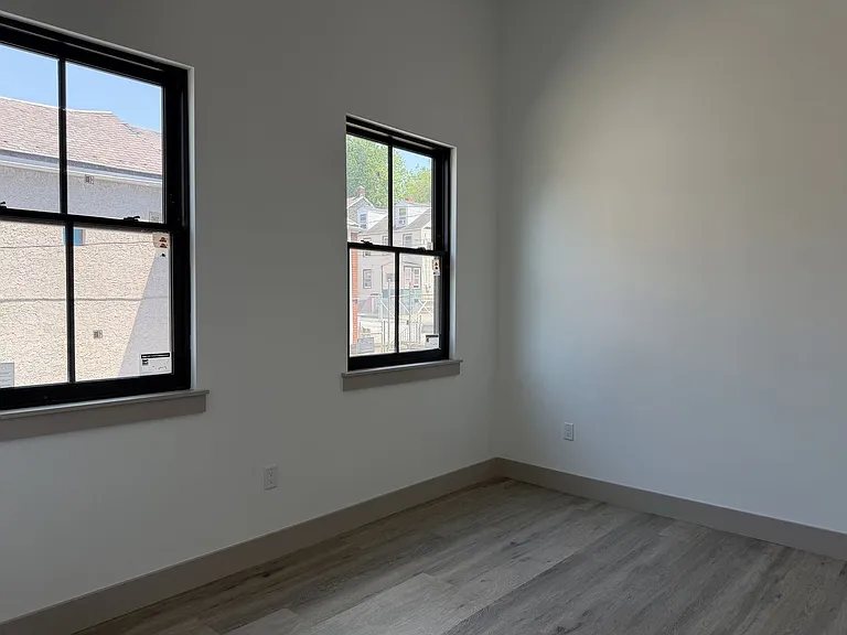 Five Point Flats — Photo 15