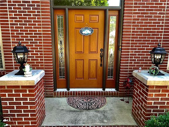 2nd image of 1353 Malone Ct